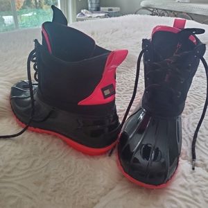 Tommy Hilfigure duck rain boots size 9